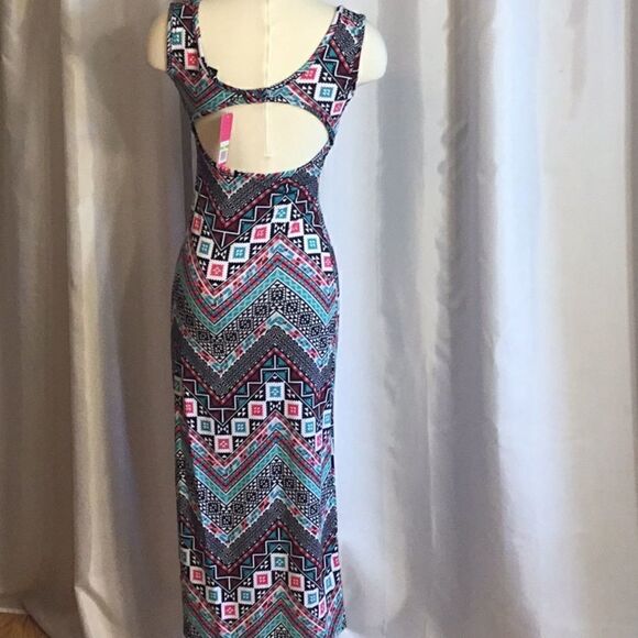 Aztec pattern maxi dress open back in medium - Picture 11 of 15